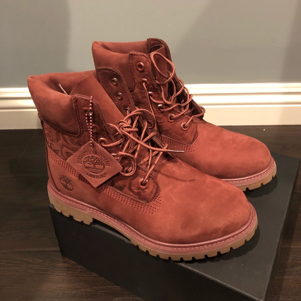 Burgendy brand new timberlands